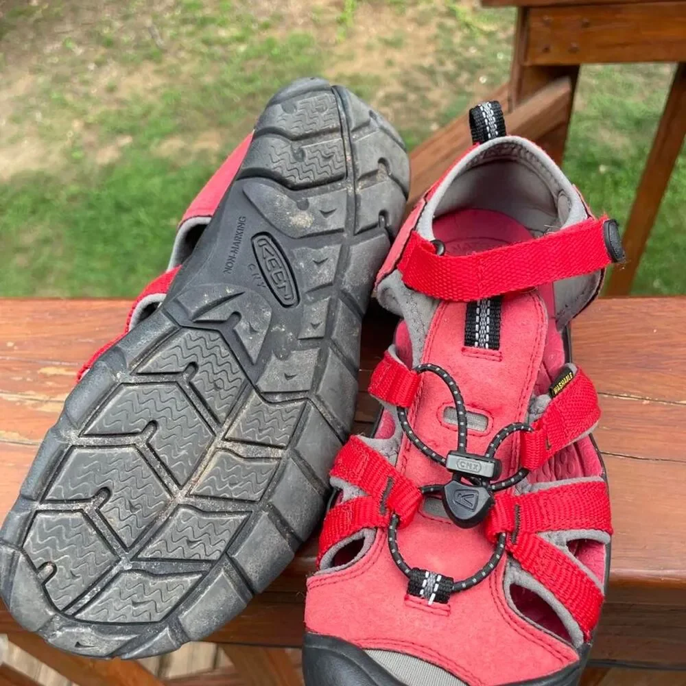 Keen Men's 6 Womens 6.5 Red Waterproof Hiking Sandals